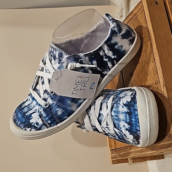 B Tye Dye Sneakers Scrunch back Blue White NWT Time and Tru - Picture 8 of 11
